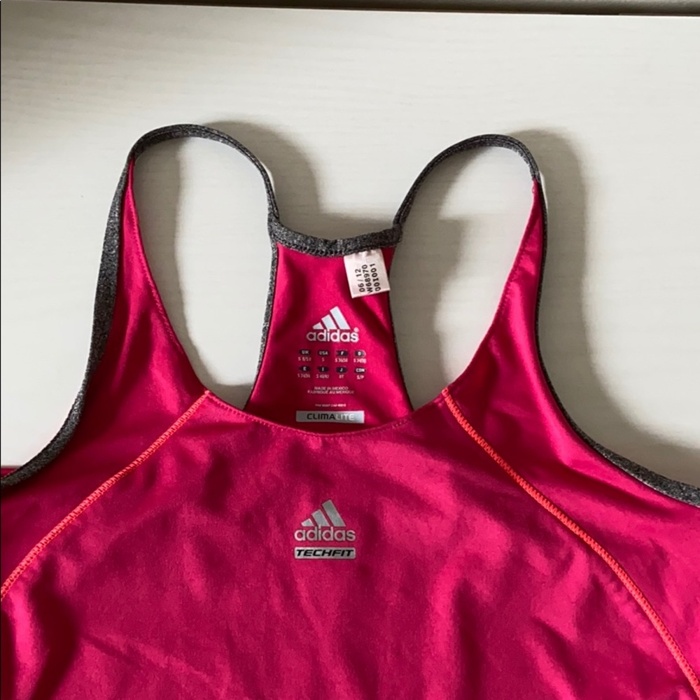 Workout top 🌺 - Picture 3 of 4